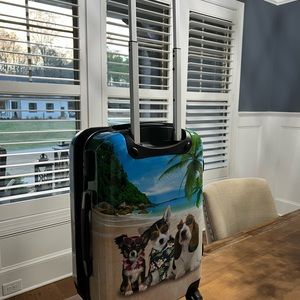 Gently used kid suitcase. In excellent condition. Purchased from TJ Max.